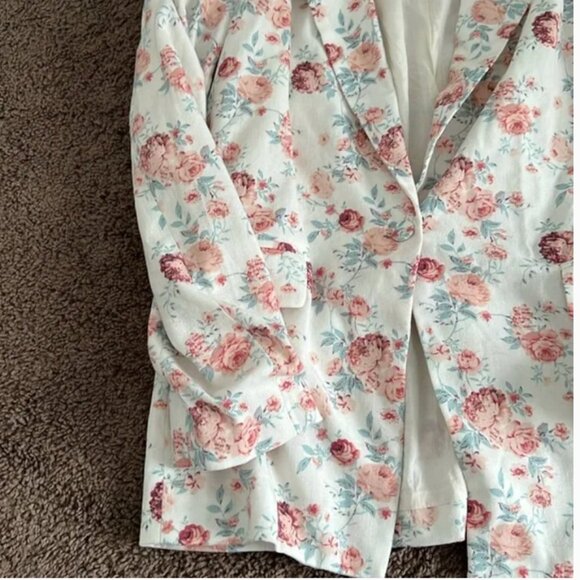 NWT Vici Floral Blazer White Pink size Medium - Picture 4 of 7